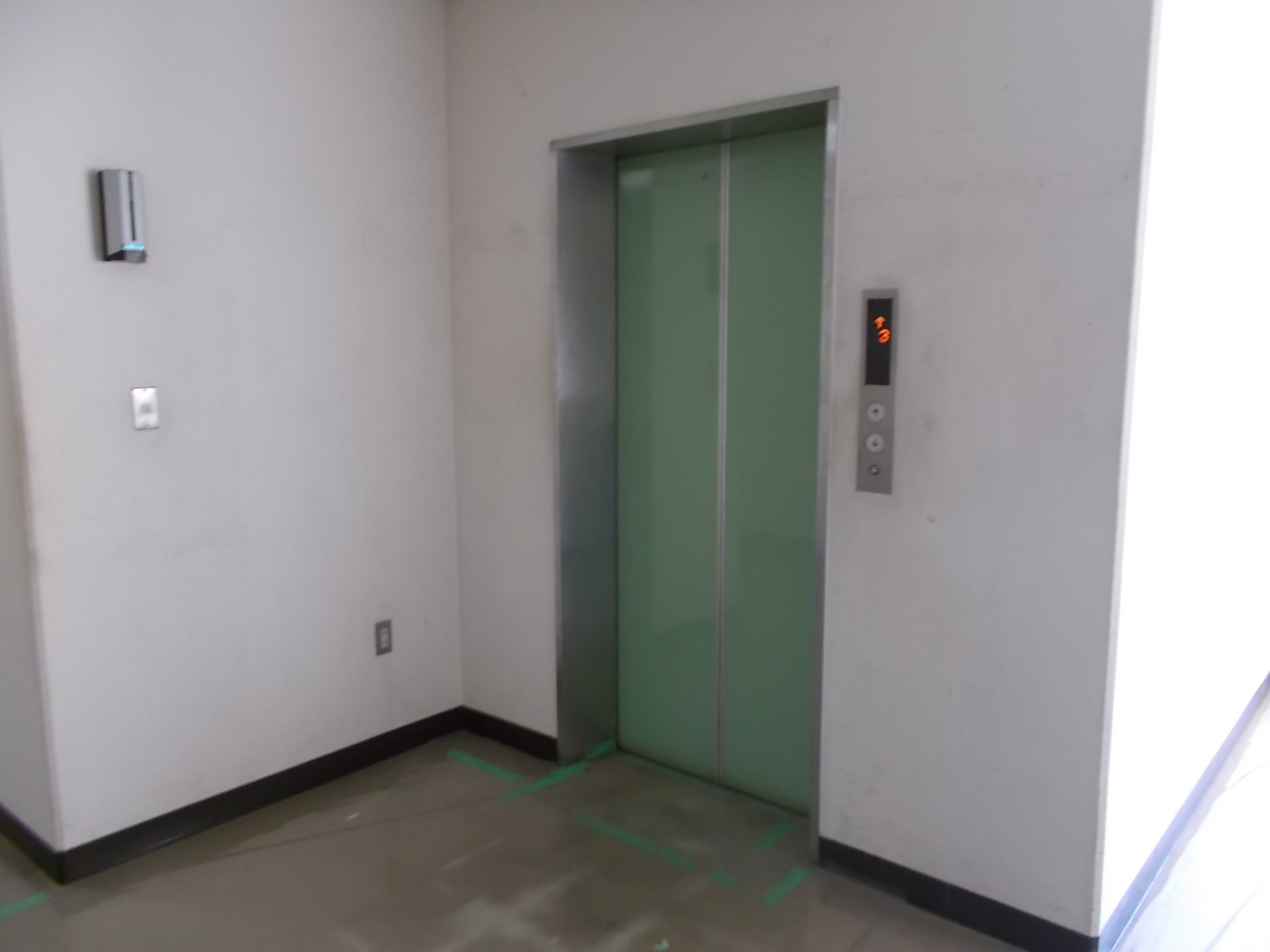 4_elevator.JPG